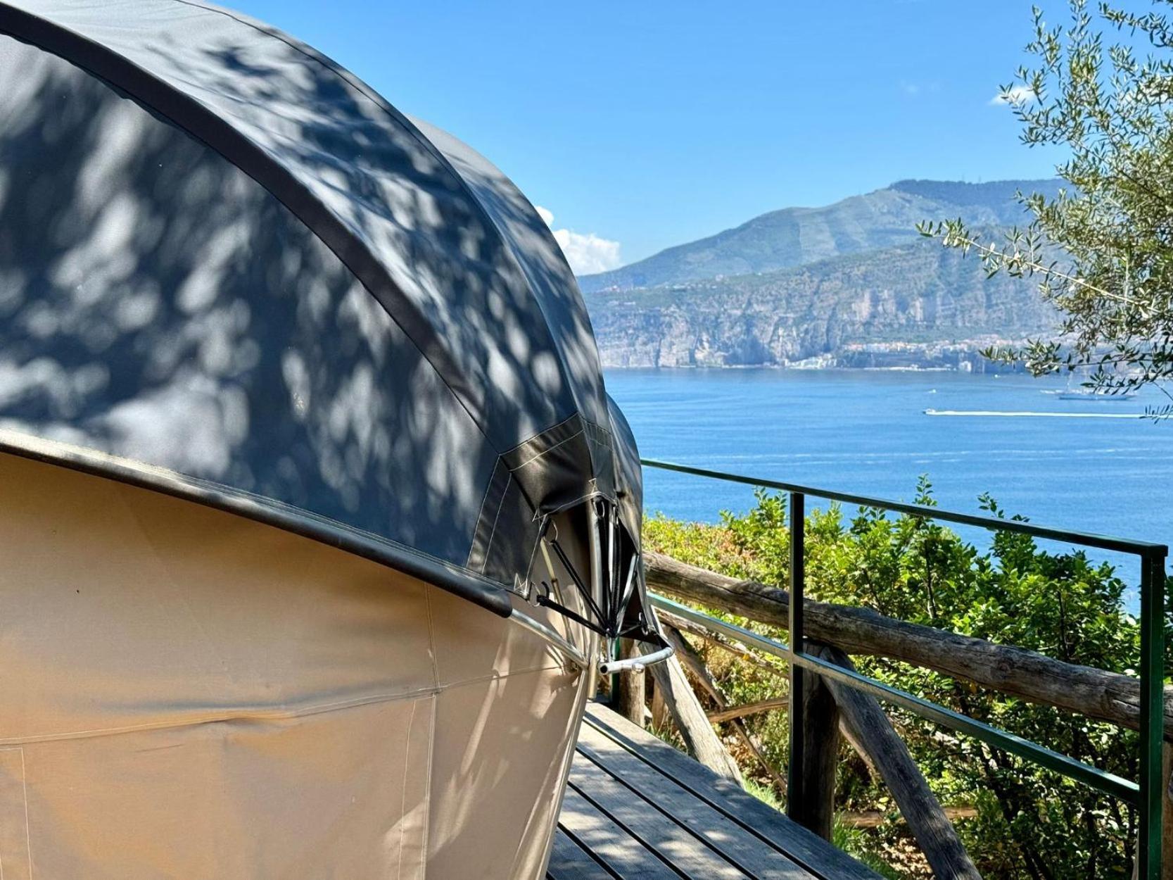 Hostel & Glamping Santa Fortunata Соренто Екстериор снимка